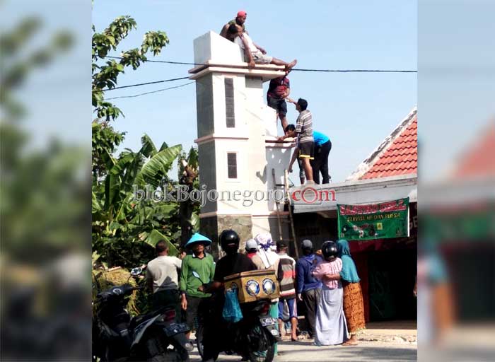 Kesetrum, Warga Cengungklung Meninggal di Atas Gapura