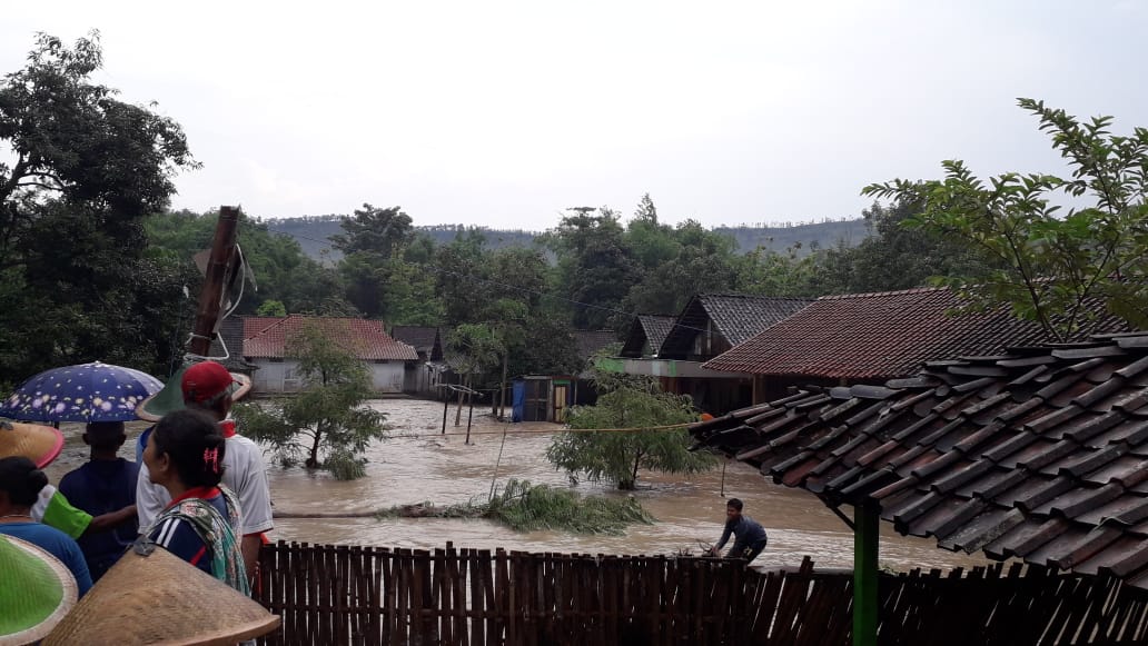 Diterjang Banjir dan Puting Beliung, 11 Rumah Warga Sekar Rusak