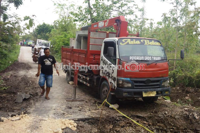 Ada Keterlambatan Pengiriman Material, Jembatan ini Terlanjur di Bongkar