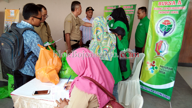 Kades Dan BPD Serbu Stand Bursa