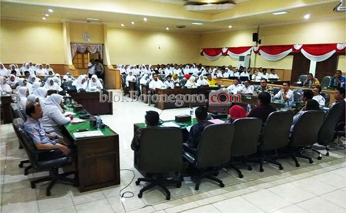 Dewan Tak Bisa Jamin PTT Kesehatan Jadi CPNS