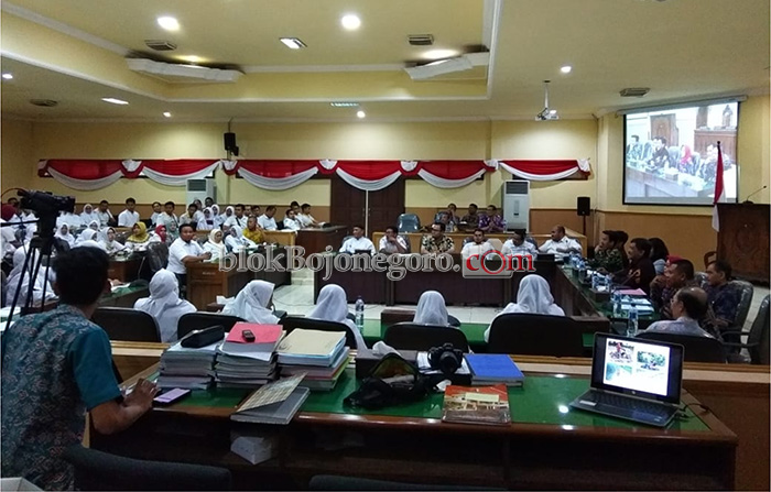 Tuntut Jadi CPNS, PTT Tenaga Kesehatan Mengadu ke Dewan