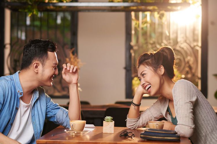 Bosan Menjomblo? Ini Dia Cara Ampuh Menarik Perhatian Pria