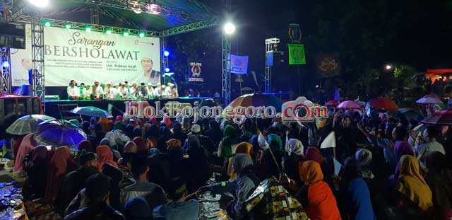 Merinding, Bersholawat di Tengah Guyuran Hujan