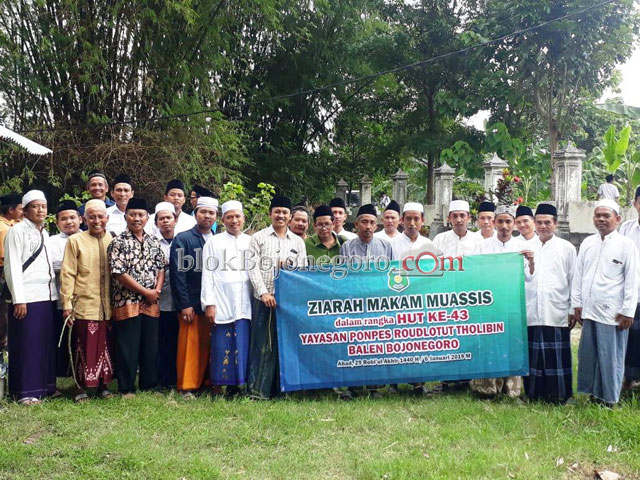 Kenang Penjuang Aswaja, YPPRT Ziarah Makam Kiai di Balen