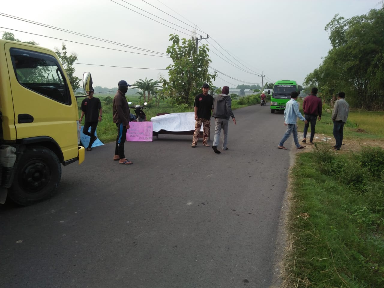 Pemuda Katur Hadang Truk Lemstone Menuju J-TB