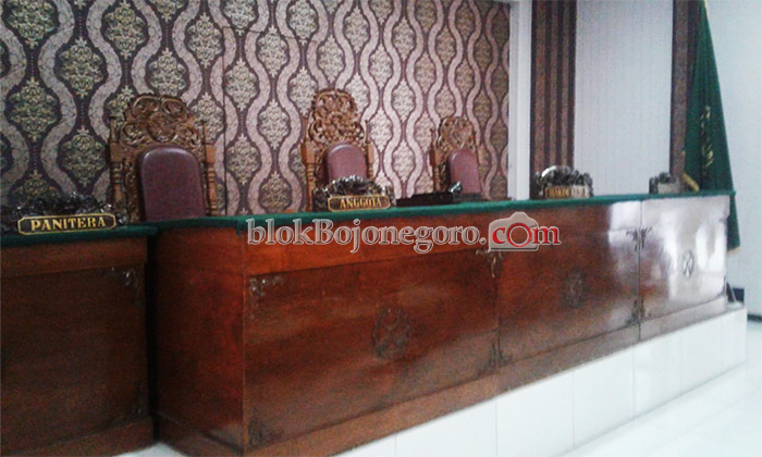 Sidang Terdakwa Sunan Molor Satu Jam Lebih