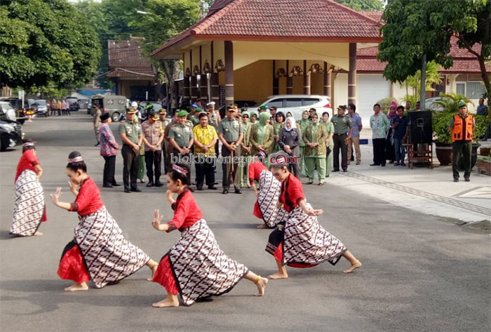 Pangdam V Brawijaya Disambut Forkopimda dan Tari