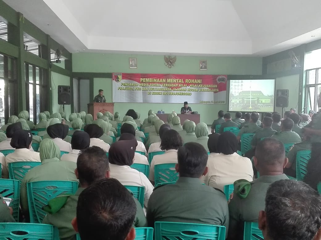 Ratusan Prajurit Kodim 0813 Terima Pembinaan Mental Rohani