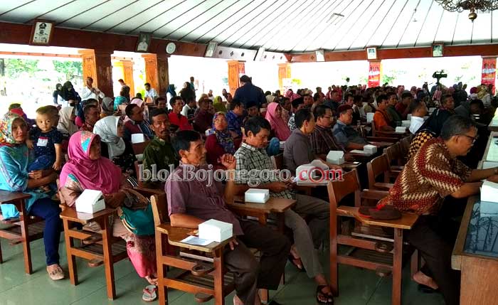 Ratusan Pedagang Hadiri Launching Kartu Pedagang Produktif