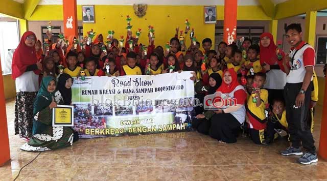 Siswa MI Sarangan Olah Sampah Jadi Kerajinan Kreatif
