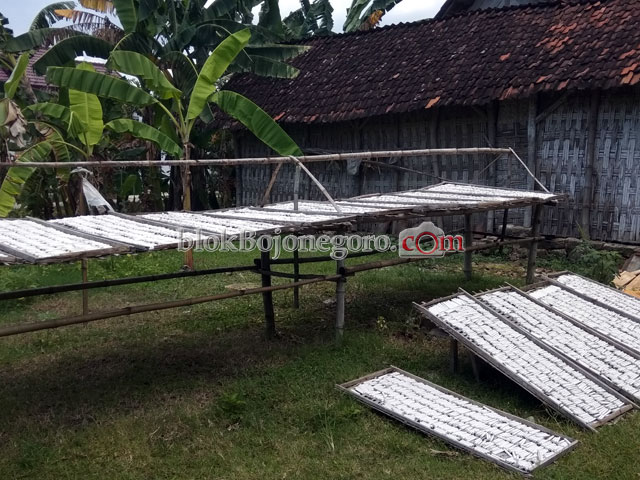 Produksi Kapur Tulis di Sumberrejo? Begini Saat Musim Hujan