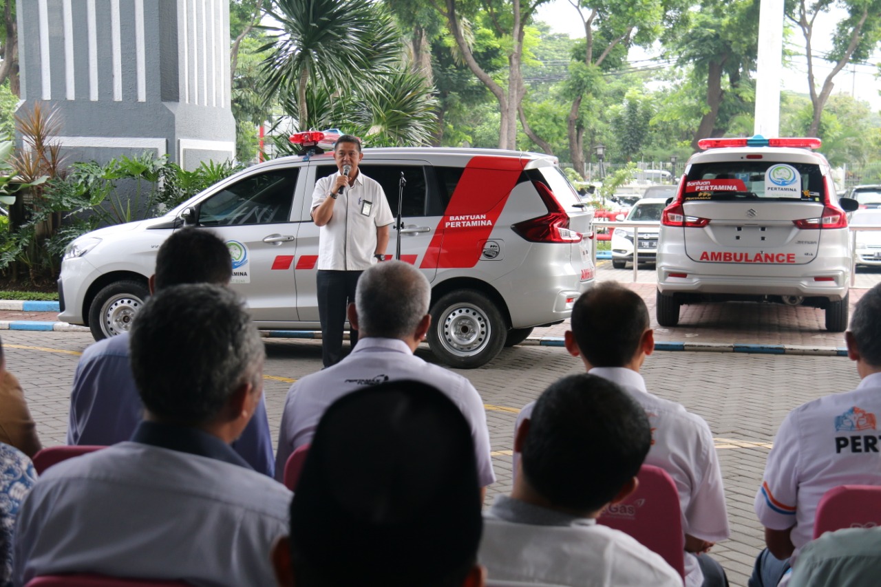 Tingkatkan Akses Kesehatan Masyarakat, Pertamina Serahkan 14 Ambulance