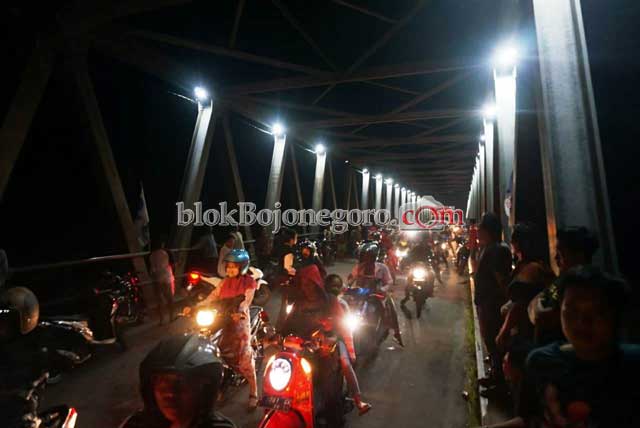 Diduga Terbentur Masalah, Warga Sukorejo Nyebur Bengawan