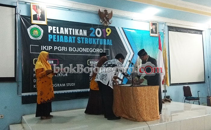 IKIP PGRI Bojonegoro Lantik 12 Pejabat Struktural