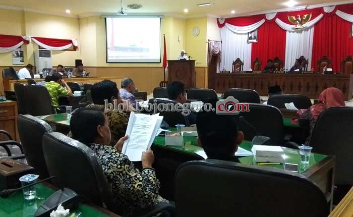 Bupati Bojonegoro Sampaikan Nota Penjelasan Raperda RPJMD
