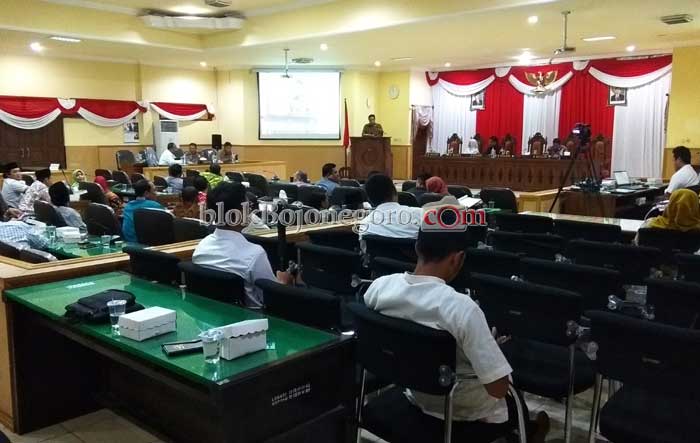 Pendapat Bupati Terkait 2 Raperda, Fraksi Sampaikan Jawaban