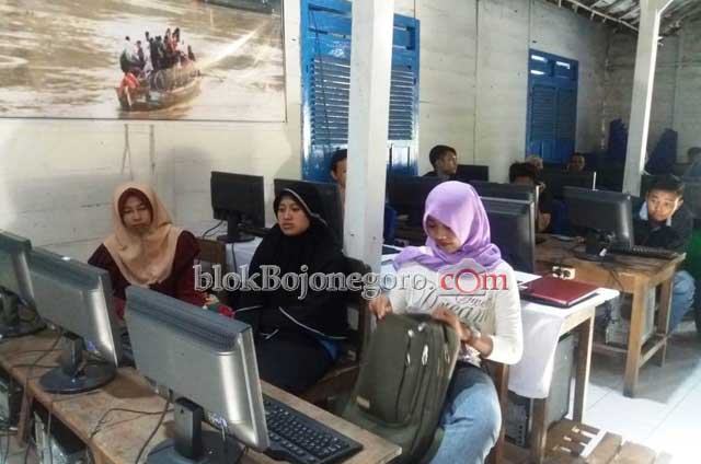 71 WB Kesetaraan Paket C Jalani Simulasi Gunakan Komputer