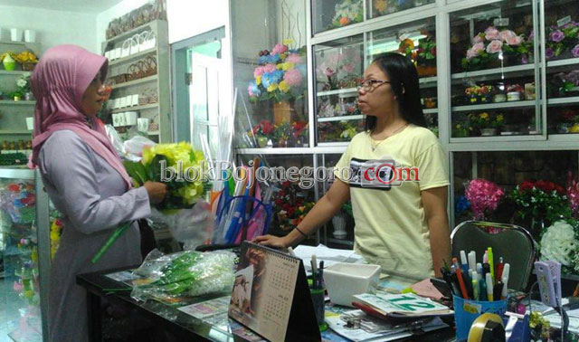 Menjelang Valentine, Pesanan Bunga Membludak