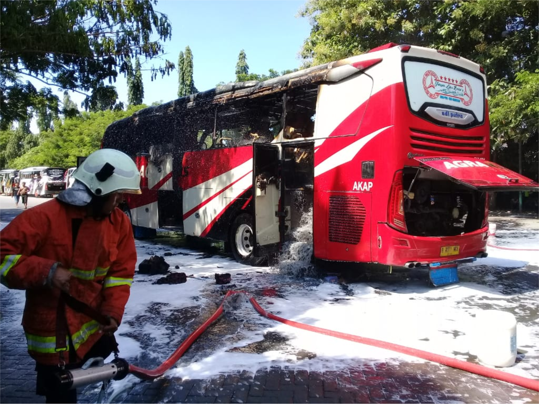 Bus Terbakar Berhasil Dipadamkan
