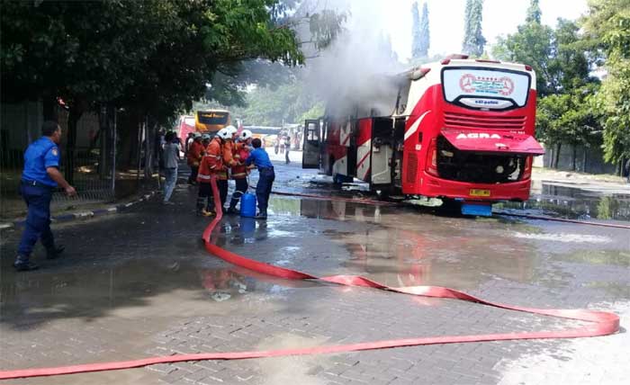 Bus AGRA Jurusan Jakarta Terbakar di Terminal Bojonegoro
