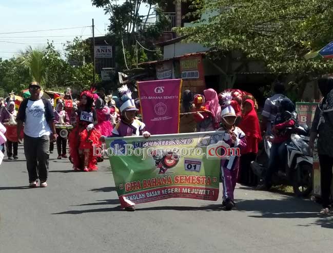 22 Grup Ikuti SMA Muda Drumband Carnival