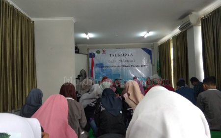 LPM Spektrum Gelar Talk Show Pers Milenial