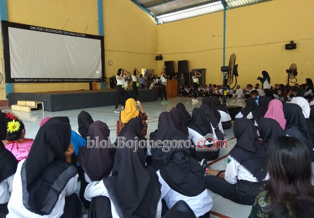 SMK PGRI 2 Bojonegoro Praktek Seni Budaya