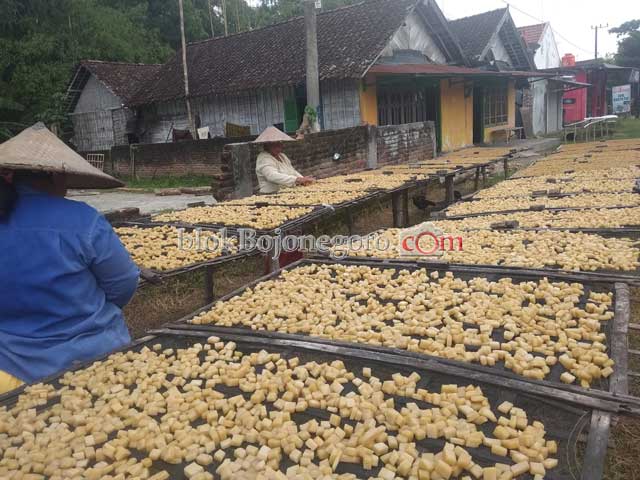 Pembuatan Manual, Sehari Produksi 75 Kilogram Kerupuk