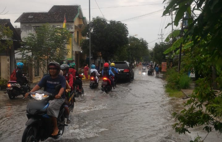 Hujan Deras, Anak Sungai Pacal Meluap