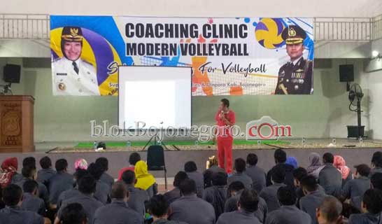 Pelatih Voli Ikuti Coaching Clinic dengan Kosultan Timnas