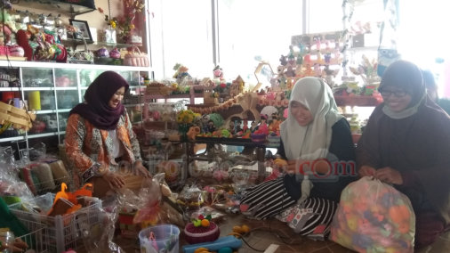 Unik, Perajin Ini Berdayakan Perempuan Singgle Parents