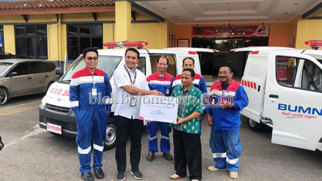 Pertamina Serahkan 2 Unit Mobil Siaga Desa di Tuban