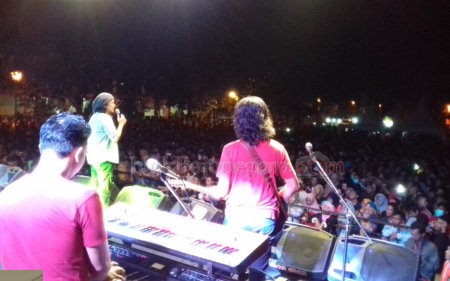 Kemeriahan Panggung Konser Pemilu