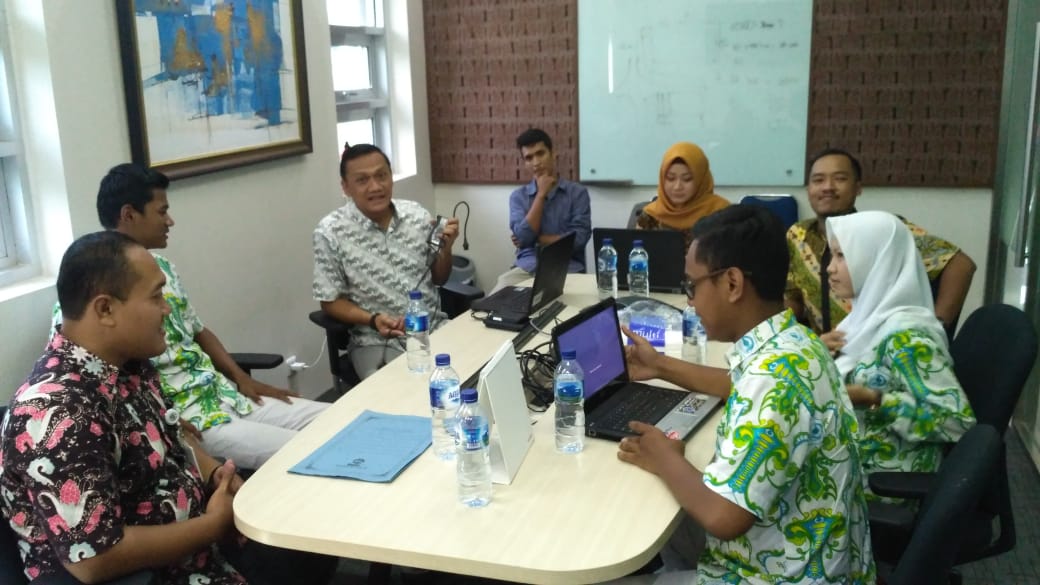 Selesai PKL, Siswa SMK 5 Presentasi Kepada EMCL