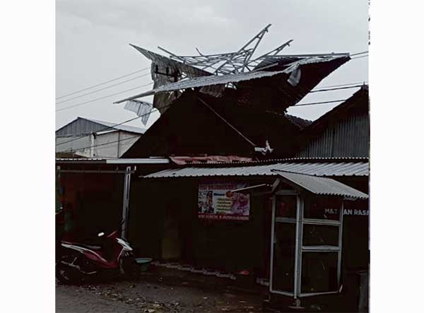 Disapu Angin, Atap Rumah Warga Kalitidu Semburat