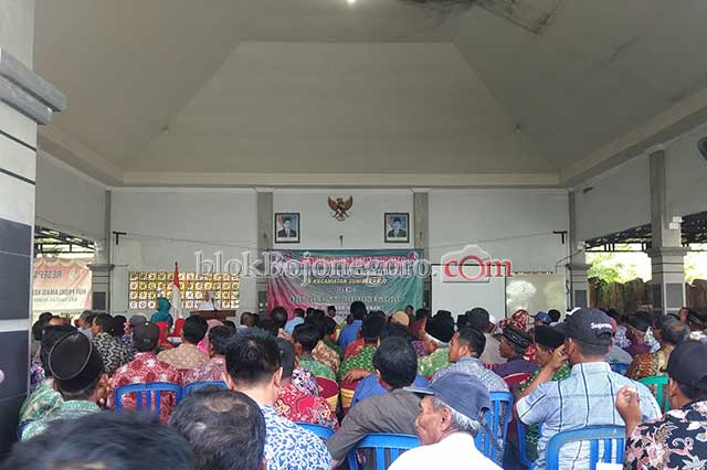 Di Sumberrejo, Bupati Bojonegoro Beri Pembinaan Ketua RT/RW