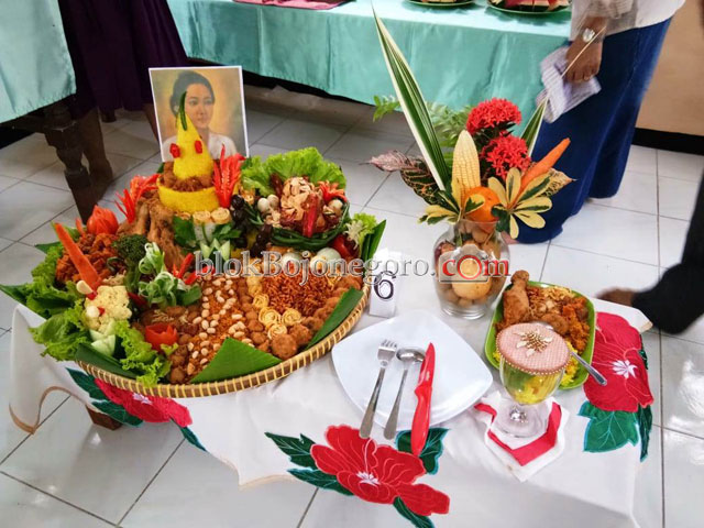 Lomba Tumpeng PKK di Wisma Indah Timur