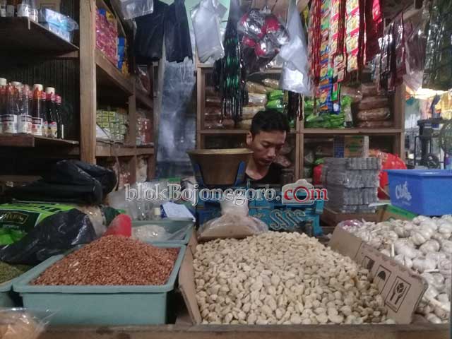 Harga Bawang Putih Meroket Rp45.000 Per Kilogram