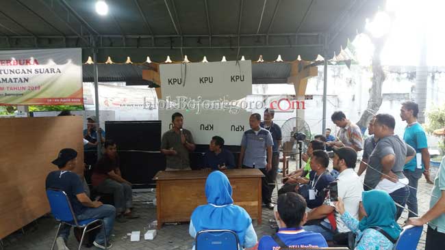 Sempat Berhenti, Rekap di PPK Kota Berlanjut