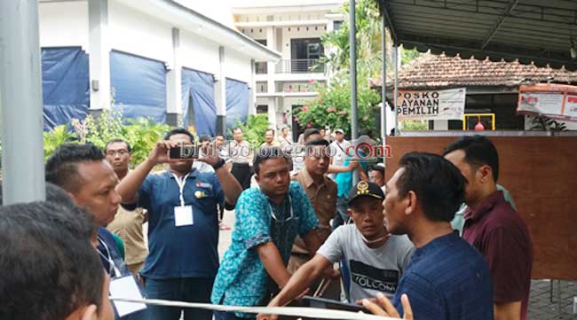 Ha..! Rekapitulasi Suara Di PPK Kota Dihentikan