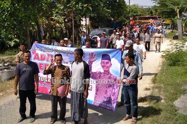 Diantar Masyarakat, Cakades Margomulyo Mulai Mendaftar