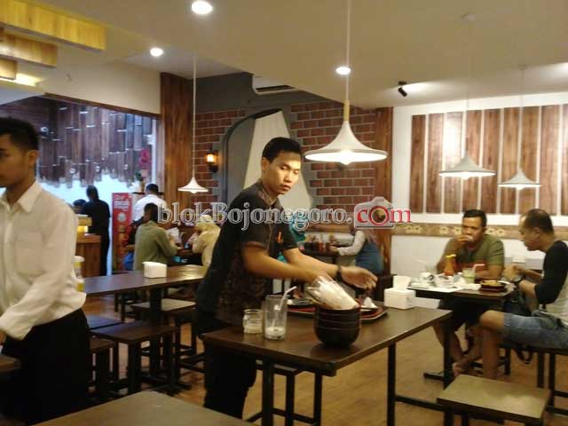 Launching, The Pits Chiken Hadir Dengan Nuansa Modern
