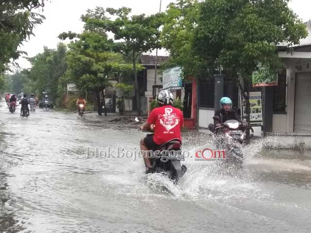 Jalan Desa Sumuragung Terendam Banjir, ini Sebabnya..