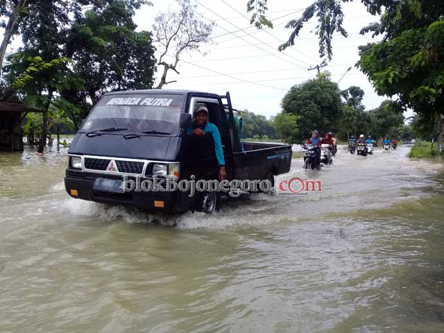 Banjir Pohwates, Jalan PUK Tergenang