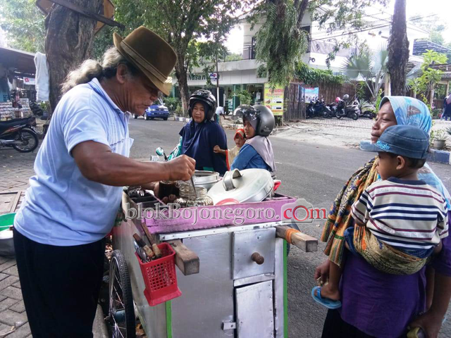 Legendaris, Pak Mur Jualan Es Cao Sejak 1980