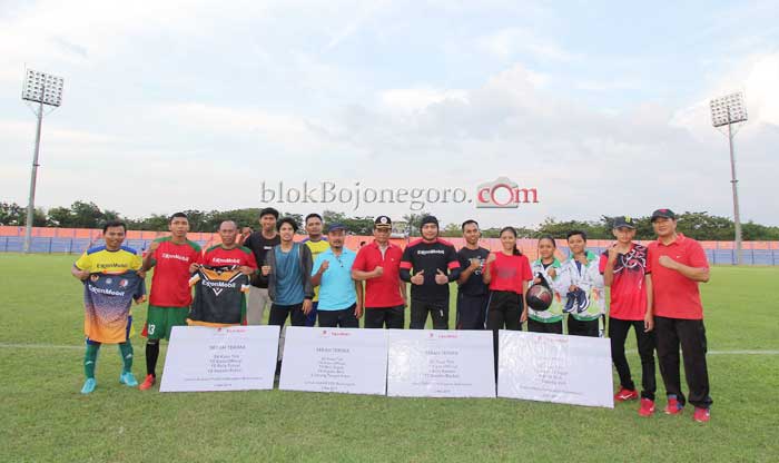 EMCL Serahkan Bantuan Bagi Atlet Cabor