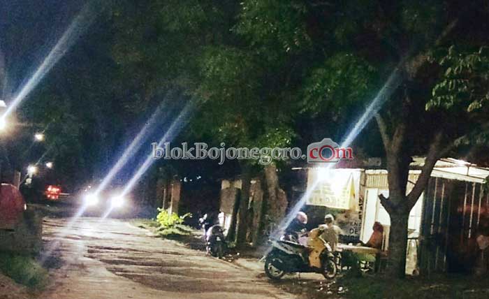 Jelang Ramadan, Suasana Malam di Rel Bengkong Sepi