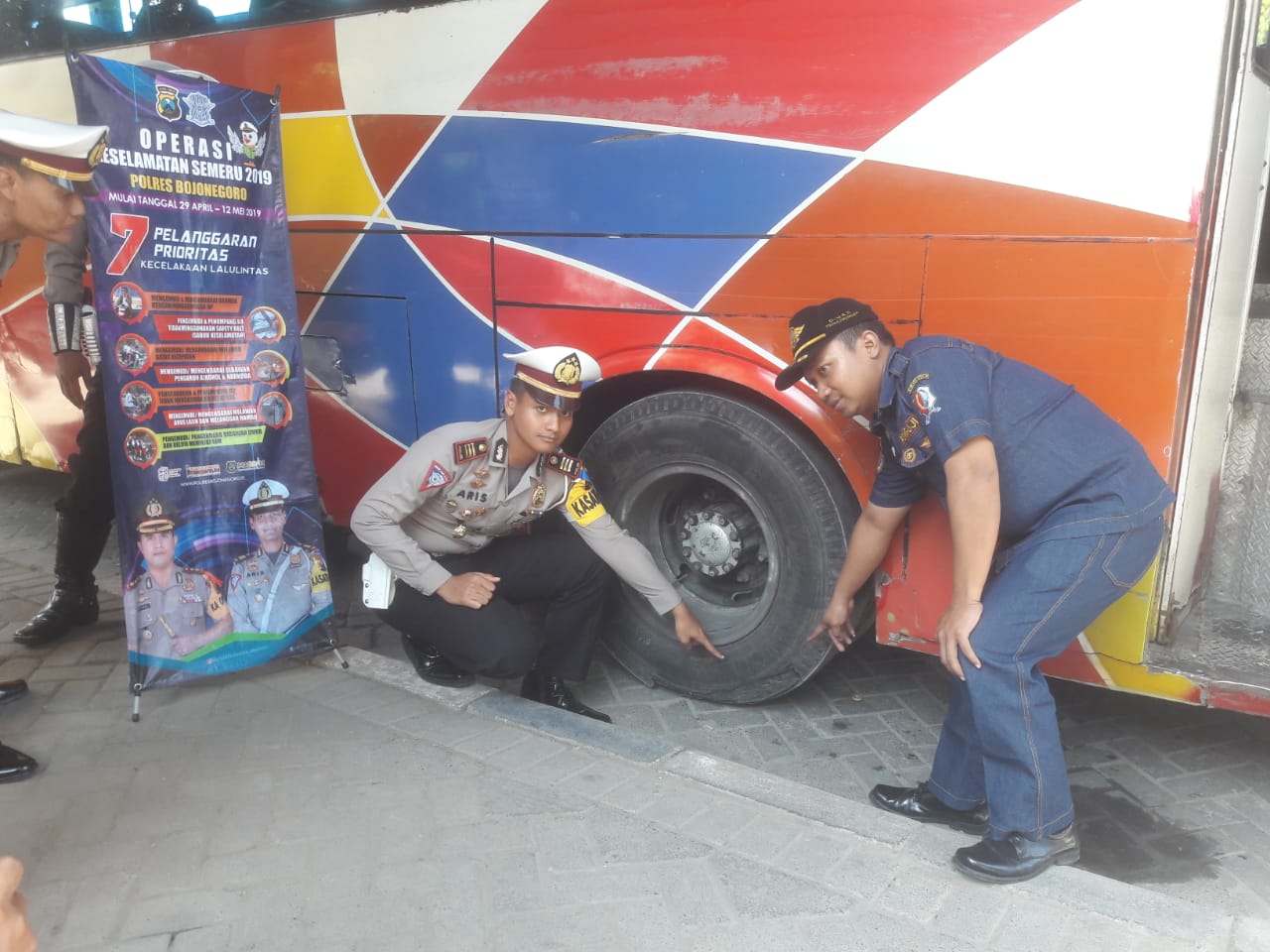 Satlantas Polres Bojonegoro Chek Kesehatan Para Supir Angkutan Umum