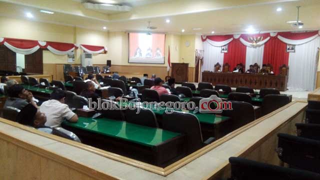 Molor 4 Jam, Rapat Paripurna DPRD Belum Kuorum